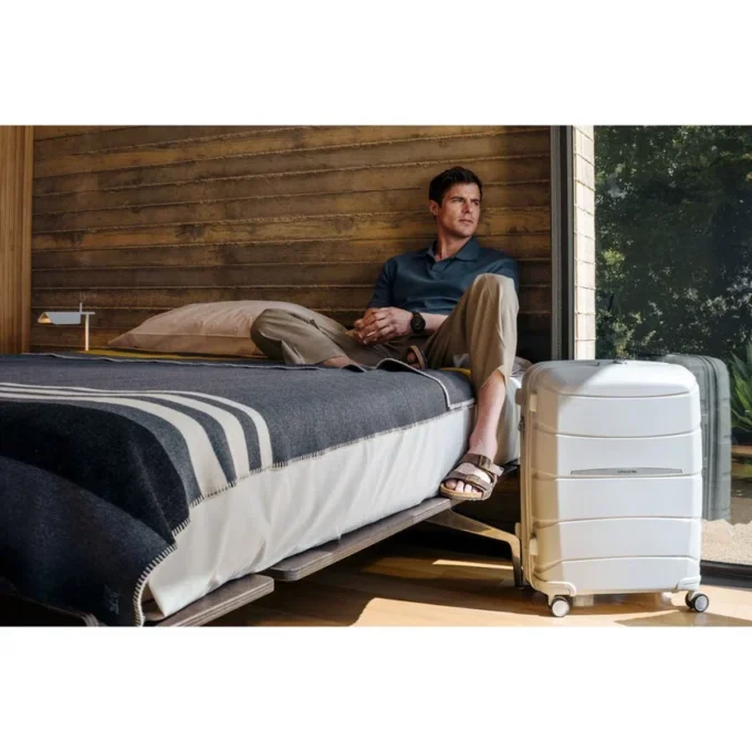 Maleta con ruedas Outline Pro mediana